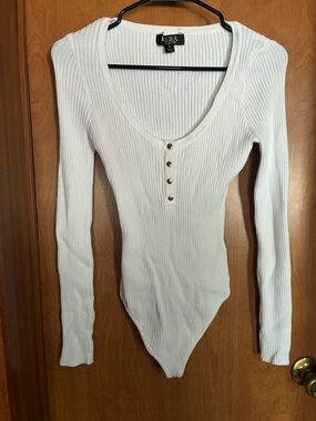 Hera Collection White Ribbed Long-Sleeve Henley Bodysuit Size Medium